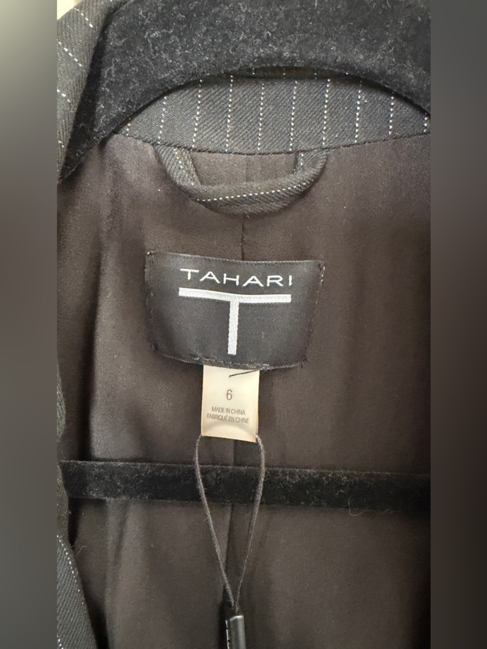 Tahari Women’s Blazer - Picture 3 of 5